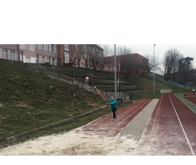 Ola jedzie do Warszawy.